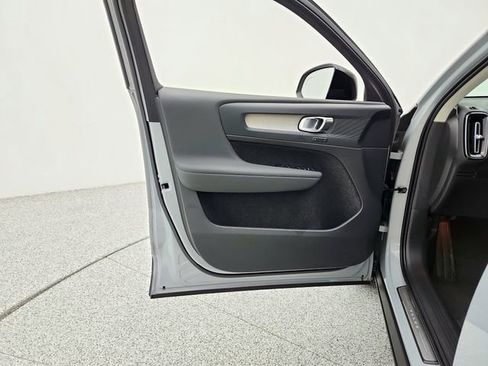 Used 2024 Volvo XC40 B5 Plus w/ Protection Package Premier AWD/4WD image 29
