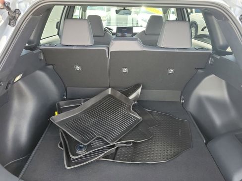 Used 2024 Toyota Corolla Cross SE image 10