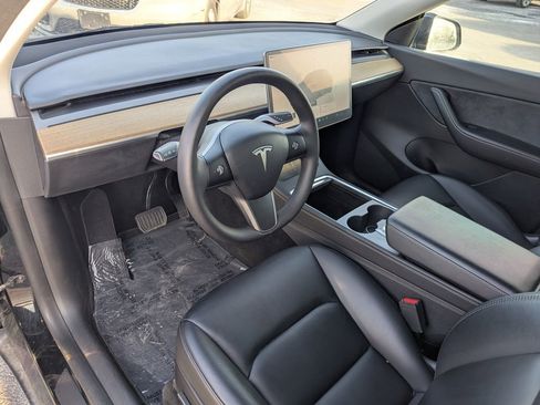 Used 2022 Tesla Model Y Long Range image 20