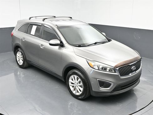 Used 2017 Kia Sorento LX w/ LX Convenience Package FWD image 23