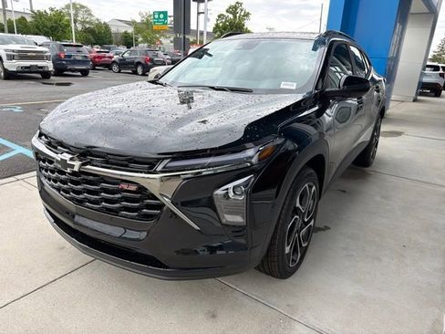 New 2026 Chevrolet Trax RS w/ Sunroof Package FWD image 3