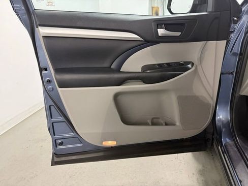 Used 2019 Toyota Highlander SE image 10