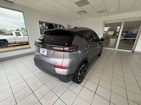 Used 2023 Chevrolet Bolt EUV Premier FWD image 7