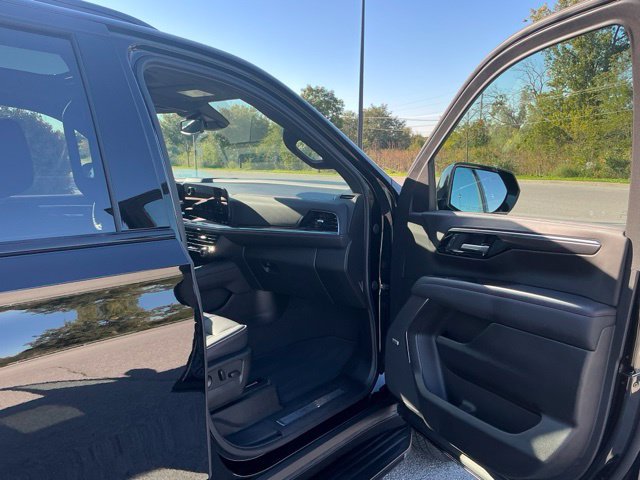 Used 2025 Chevrolet Tahoe RST w/ Comfort Package AWD/4WD image 18