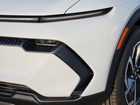 New 2026 Chevrolet Equinox EV LT image 6