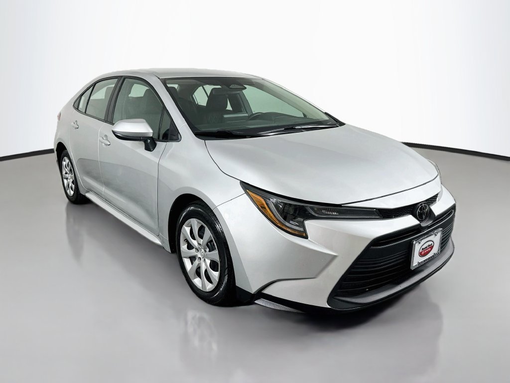 Certified 2025 Toyota Corolla LE FWD image 3