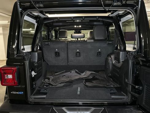 Used 2023 Jeep Wrangler Unlimited Sahara w/ Cold Weather Group image 6