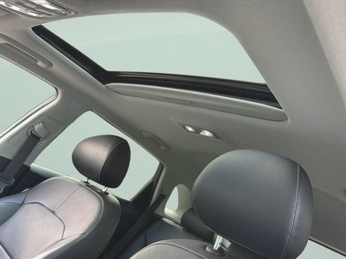 Used 2019 Kia Niro Touring FWD image 20