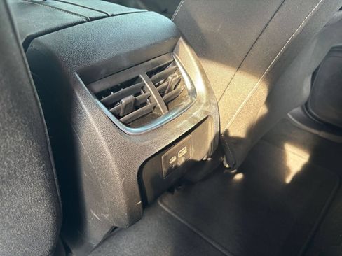 Used 2025 Chevrolet Blazer LT FWD image 23