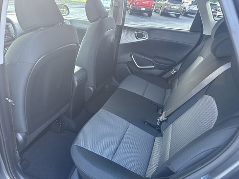 Used 2025 Kia Soul LX w/ LX Technology Package FWD image 13