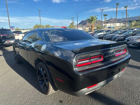 Used 2018 Dodge Challenger R/T RWD image 6