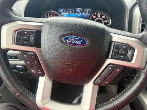 Used 2017 Ford F150 Lariat w/ Equipment Group 502A Luxury AWD/4WD image 8