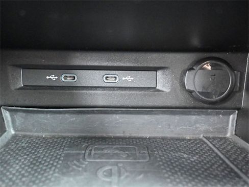 Used 2023 Volkswagen Tiguan SE image 23