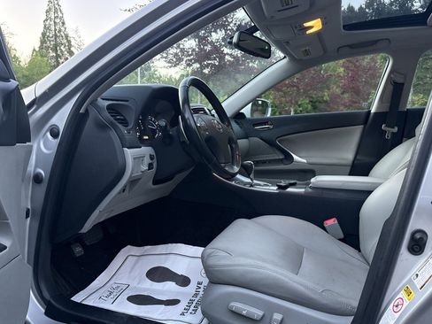 Used 2008 Lexus IS 250 AWD w/ Preferred Accessory Pkg image 11