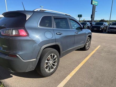 Used 2019 Jeep Cherokee Latitude Plus w/ Cold Weather Group AWD/4WD image 4