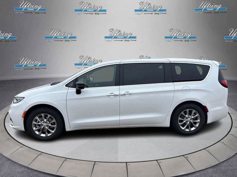 New 2026 Chrysler Pacifica Limited w/ Uconnect Theater Family Group image 6