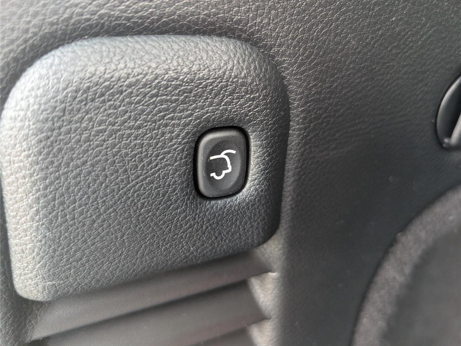 Used 2020 Jeep Grand Cherokee Altitude AWD/4WD image 13