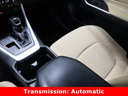 Used 2021 Toyota RAV4 XLE image 17