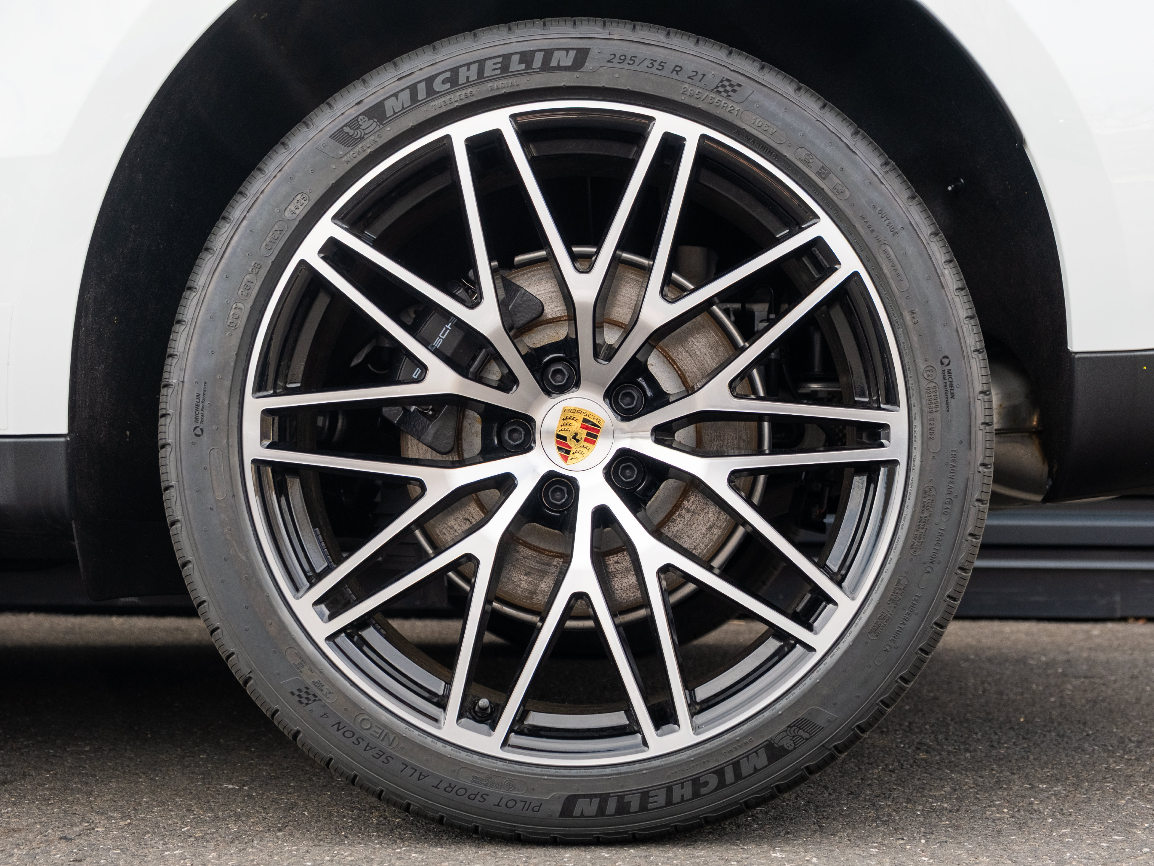Certified 2026 Porsche Macan AWD/4WD image 13