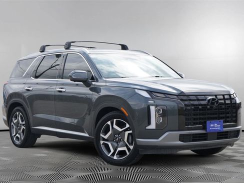 Used 2023 Hyundai Palisade SEL w/ Premium Package FWD image 1
