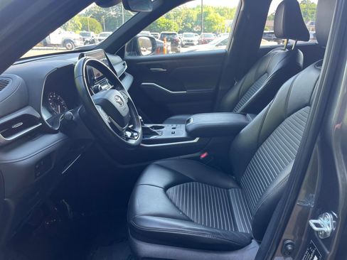 Used 2024 Toyota Highlander XSE FWD image 34