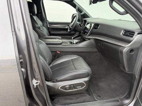 Used 2022 Jeep Wagoneer Series II AWD/4WD image 19