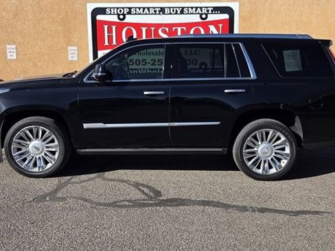 Used 2020 Cadillac Escalade Platinum image 1
