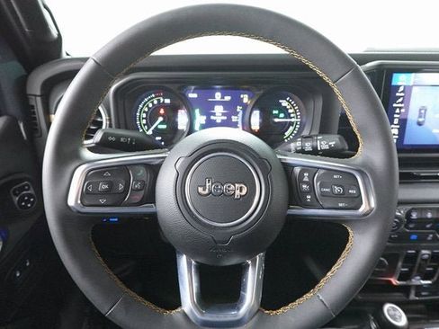 Used 2024 Jeep Wrangler Unlimited Sahara w/ Technology Group image 13