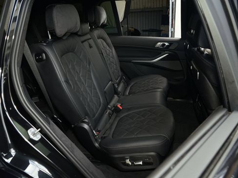 Used 2024 BMW X7 xDrive40i w/ Executive Package image 22