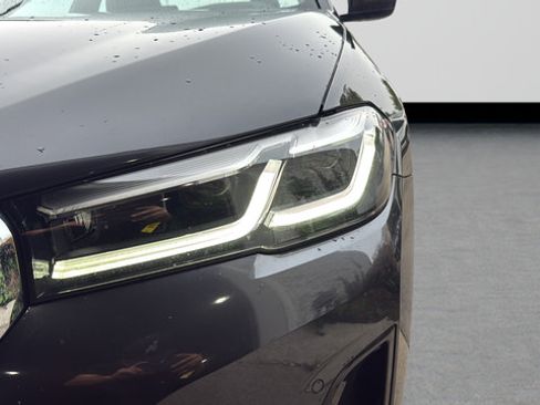 Used 2022 BMW 530i w/ Premium Package RWD image 28