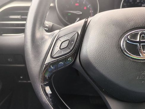 Used 2019 Toyota C-HR XLE FWD image 15