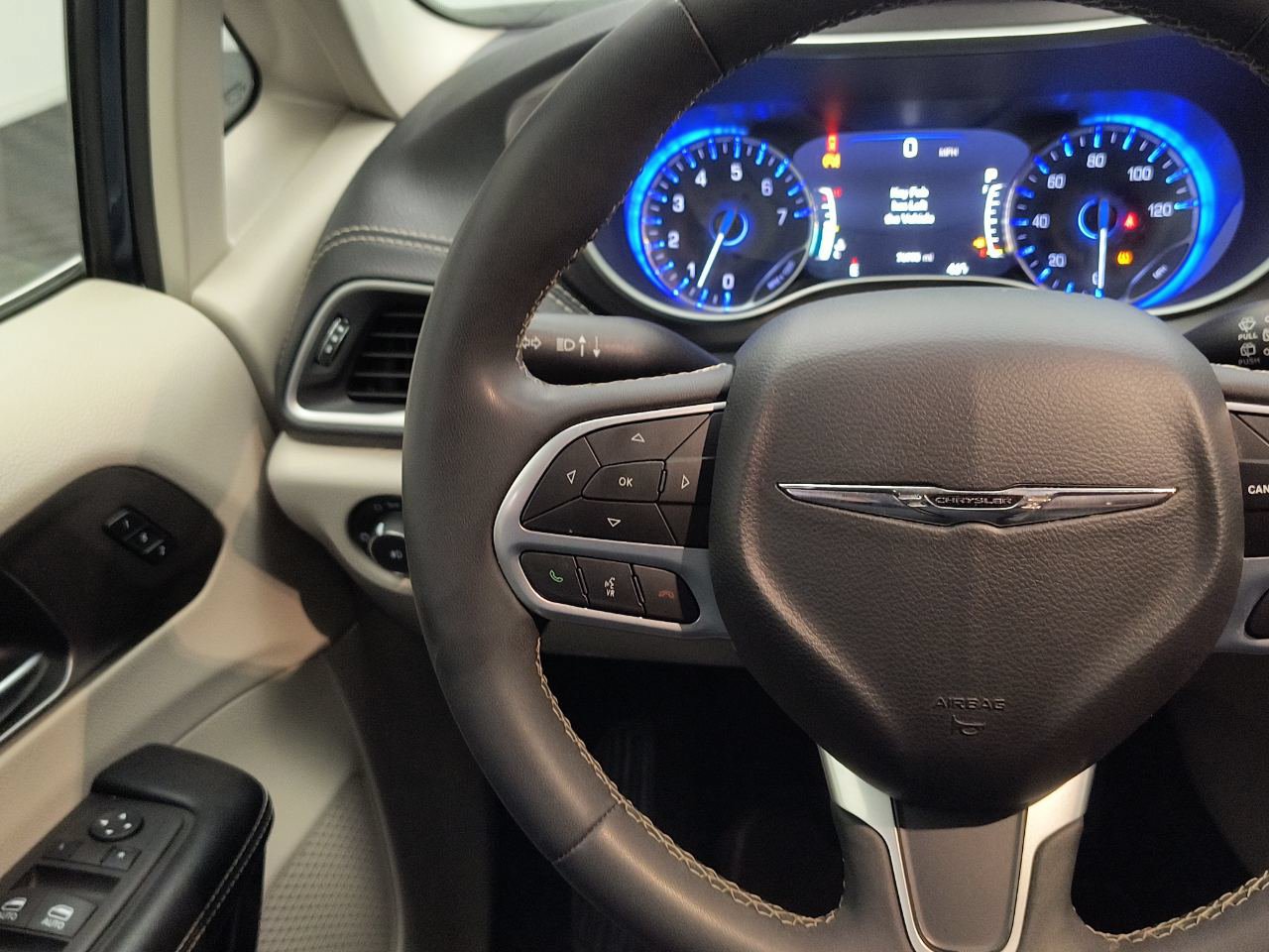 Used 2022 Chrysler Pacifica Touring-L AWD/4WD image 18