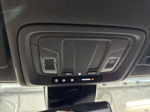 Used 2025 GMC Sierra 1500 SLT image 48