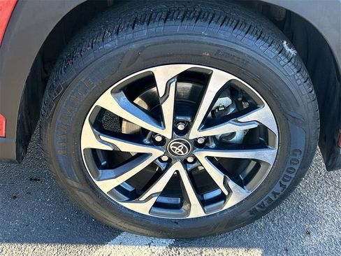 Used 2022 Toyota Corolla Cross XLE image 7