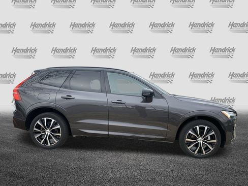 Used 2025 Volvo XC60 B5 Plus image 11