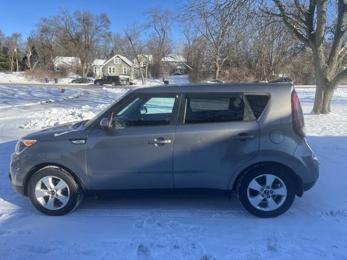 Used 2018 Kia Soul Base 4dr Crossover 6A image 4