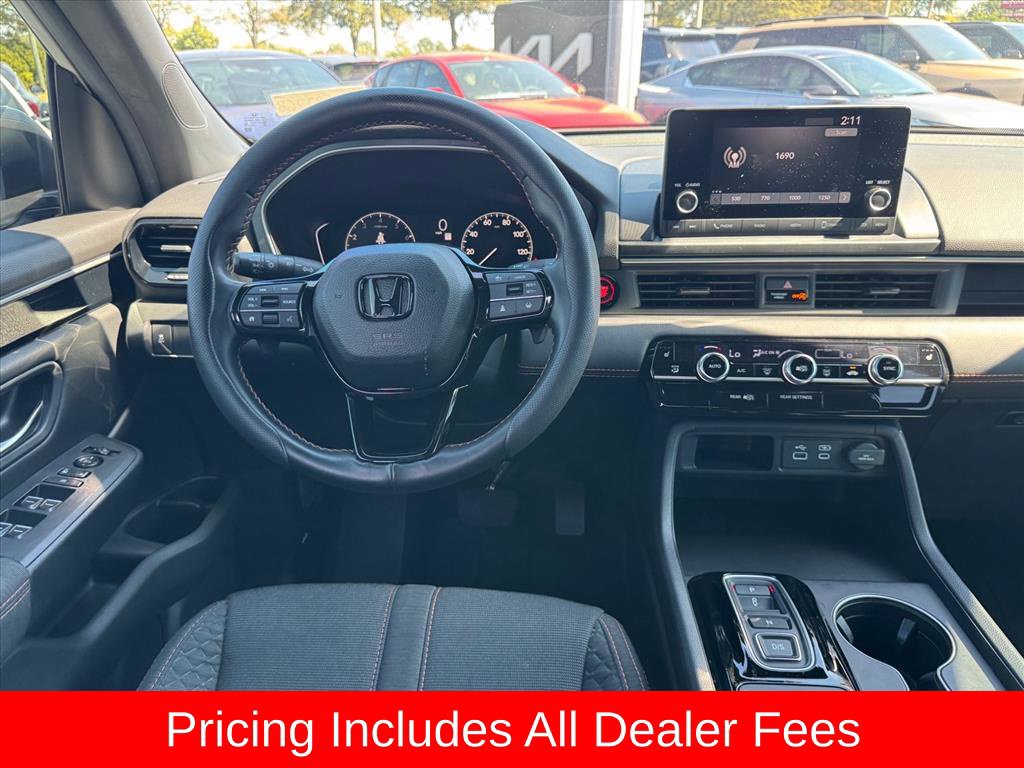 Used 2025 Honda Pilot Sport image 13