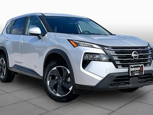 Certified 2025 Nissan Rogue SV FWD image 3