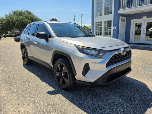 Used 2020 Toyota RAV4 LE FWD image 7