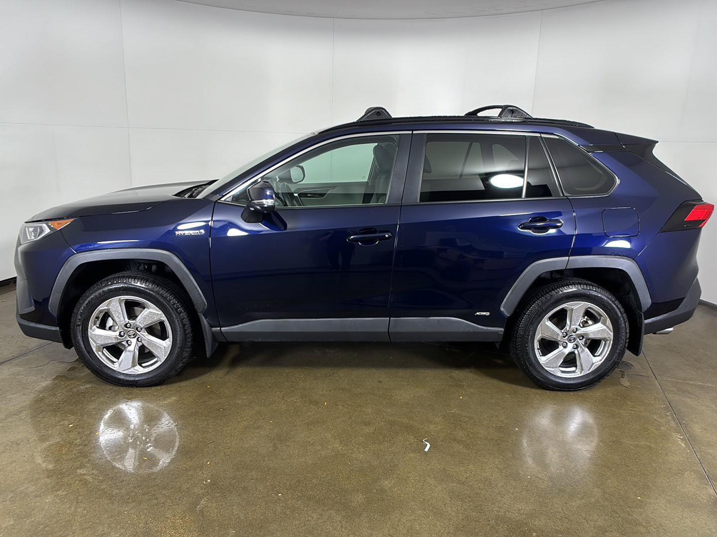 Used 2021 Toyota RAV4 XLE Premium AWD/4WD image 13