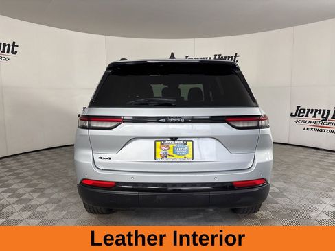 Used 2023 Jeep Grand Cherokee Laredo AWD/4WD image 6