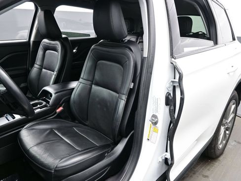 Used 2022 Lincoln Corsair AWD w/ Premium Package image 12