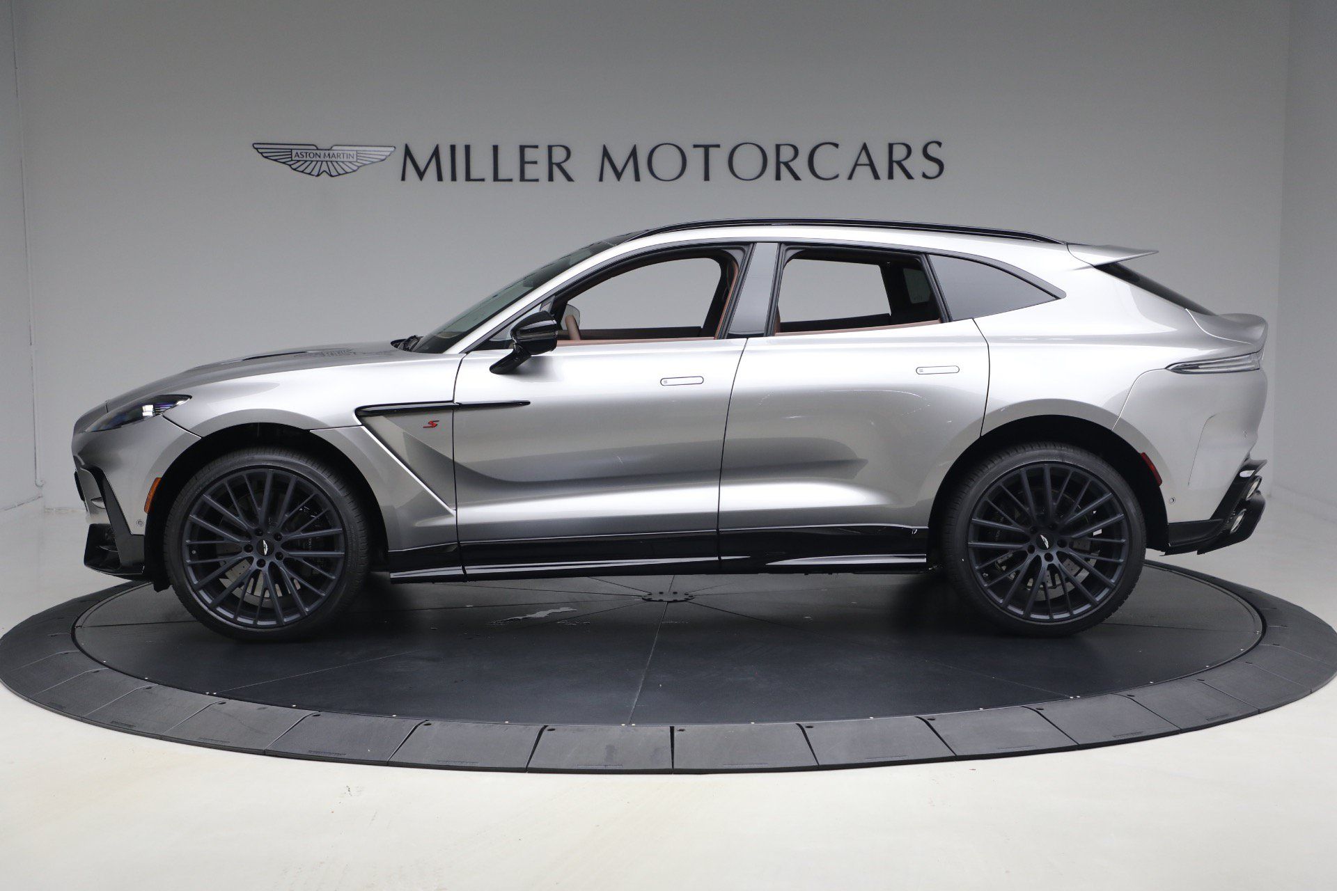 Used 2026 Aston Martin DBX 707 AWD/4WD image 3