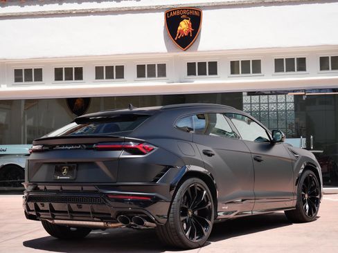 Used 2024 Lamborghini Urus S AWD/4WD image 3
