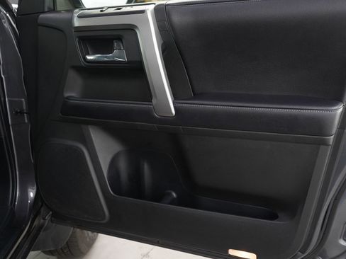 Used 2018 Toyota 4Runner SR5 image 9