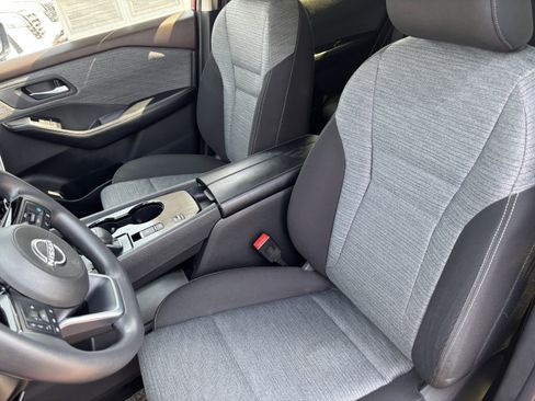 Used 2023 Nissan Rogue SV FWD image 17