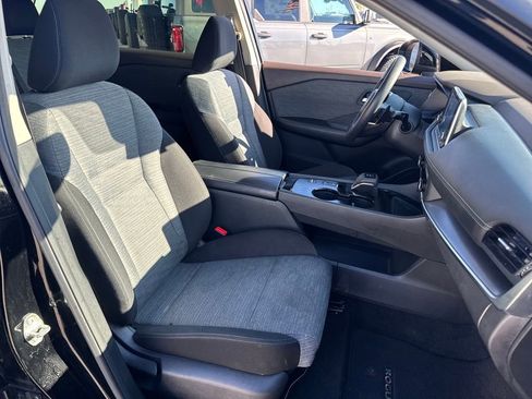 Used 2023 Nissan Rogue SV image 11