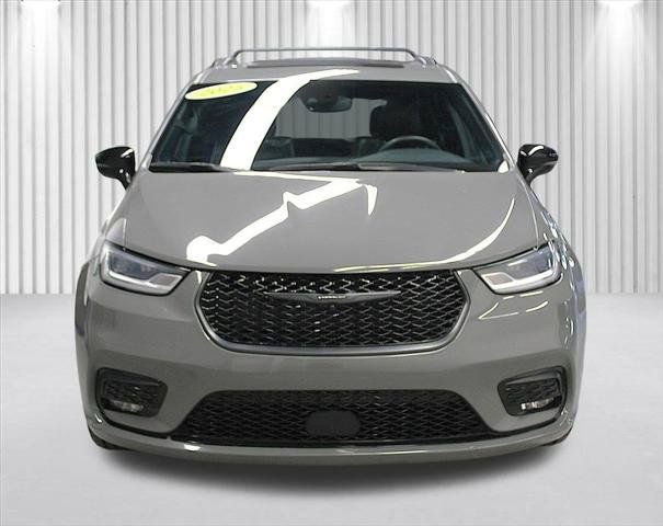 Certified 2025 Chrysler Pacifica Limited FWD image 49
