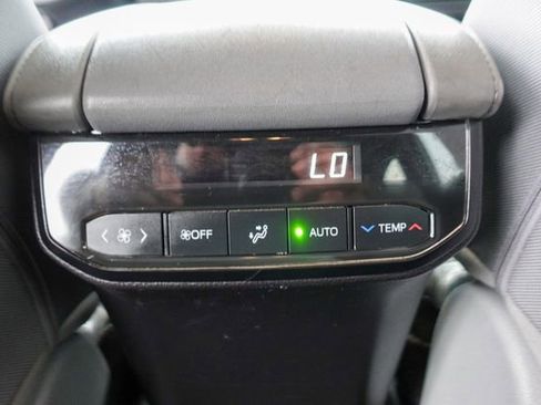 Certified 2023 Toyota Highlander L image 32