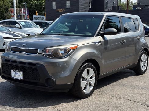 Used 2016 Kia Soul w/ Convenience Package FWD image 4